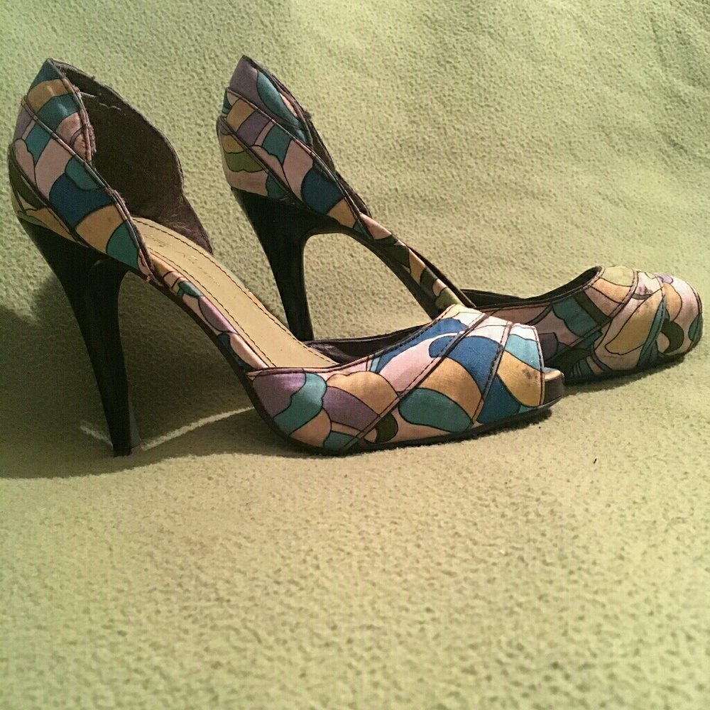 Open toe pumps